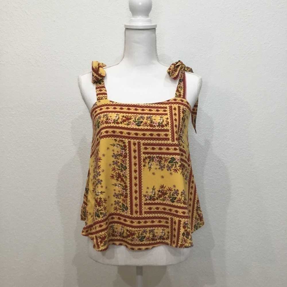 𝅺GILLI Floral Print Halter Top